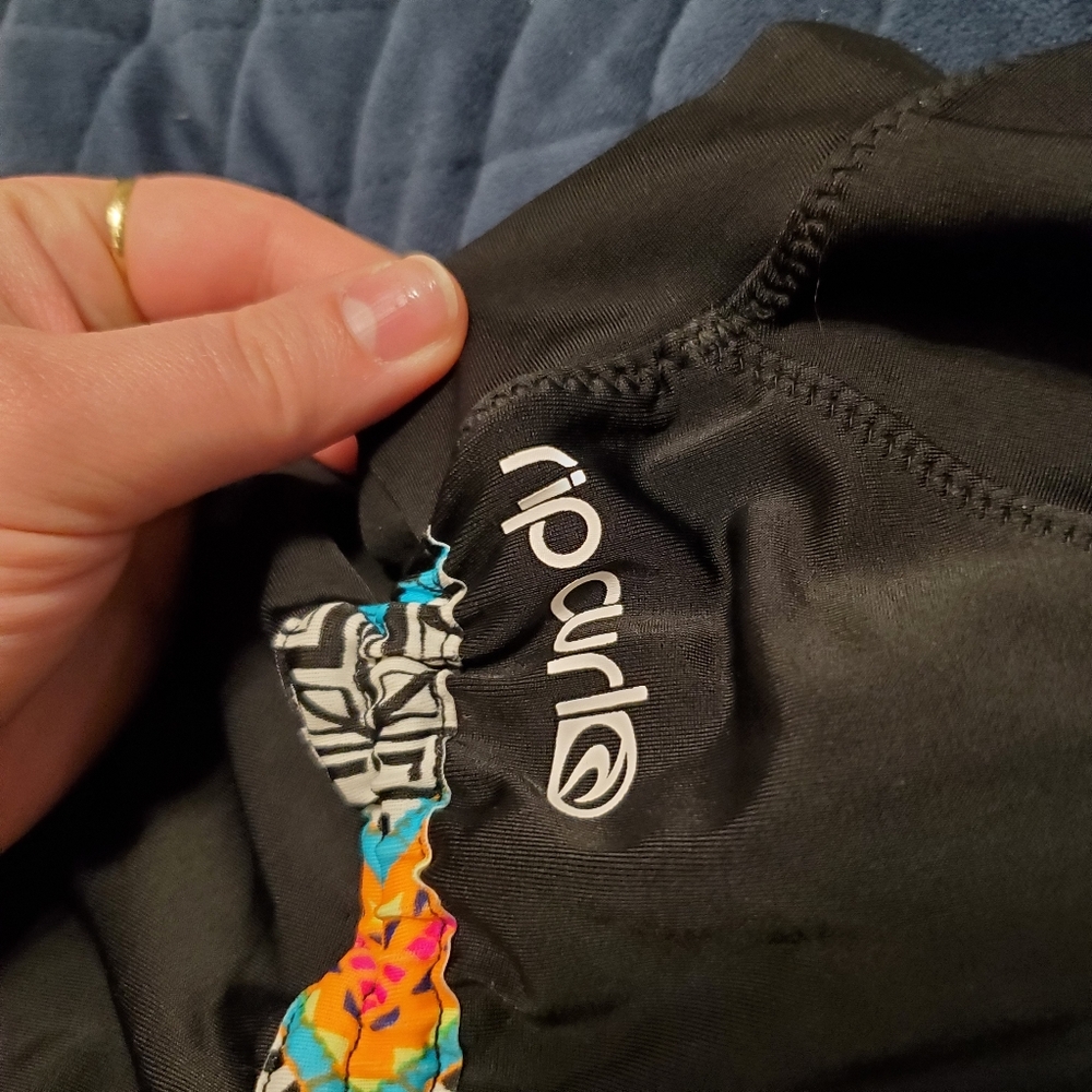 Rip Curl Rash Guard (suspected S) - Picture 4 of 4